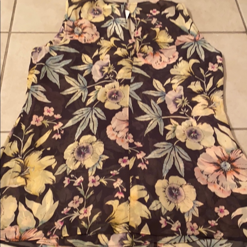 NWT Cabi Ruffle Tank size small - Picture 6 of 8